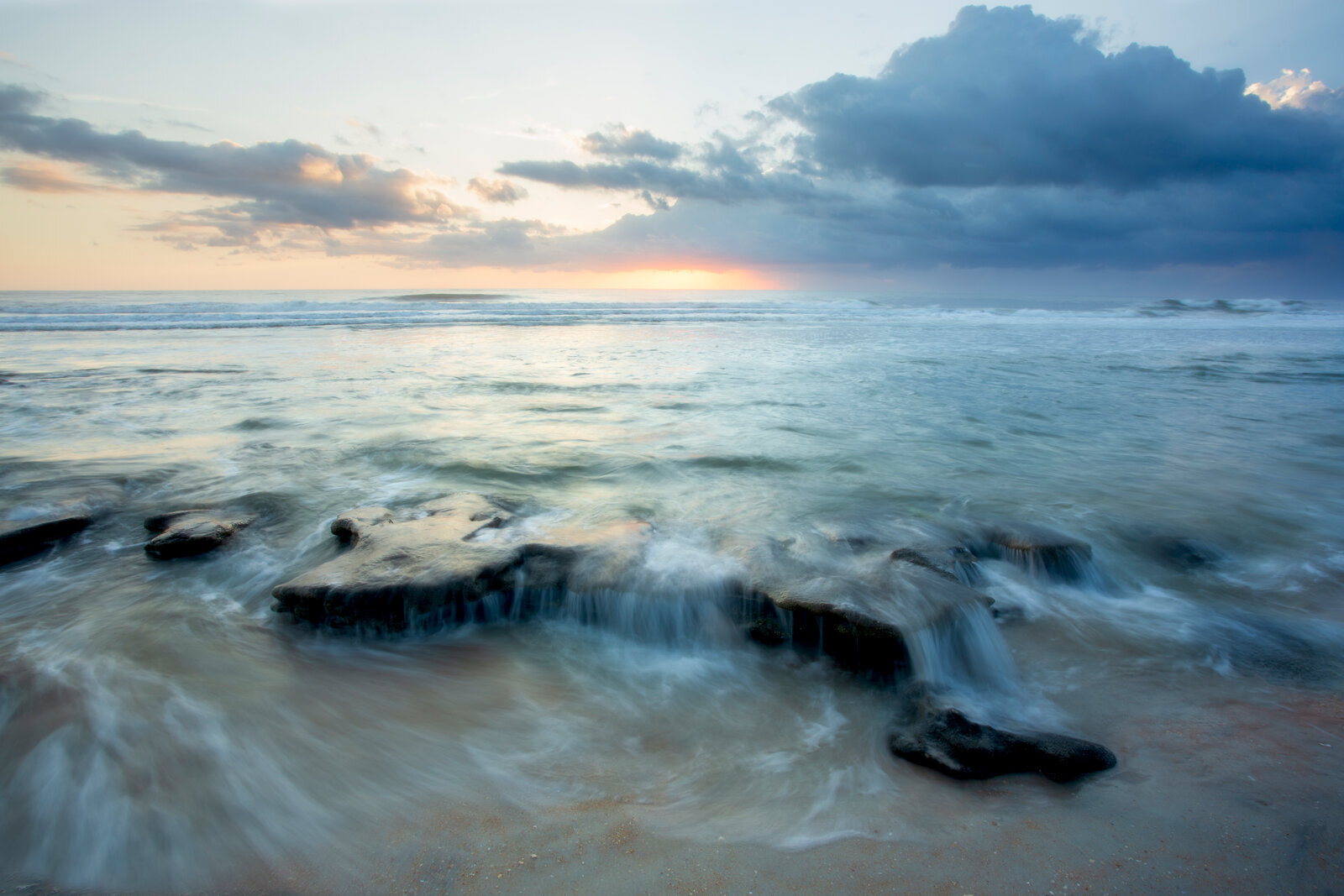 Calm ocean with gentle gradients at the edge of the sea